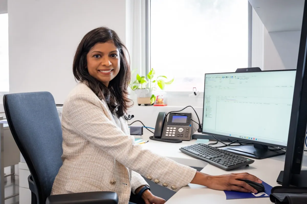 Dr Ranjitha Ananda Kumar with a patient in a consulting room at Thorpe Street Health